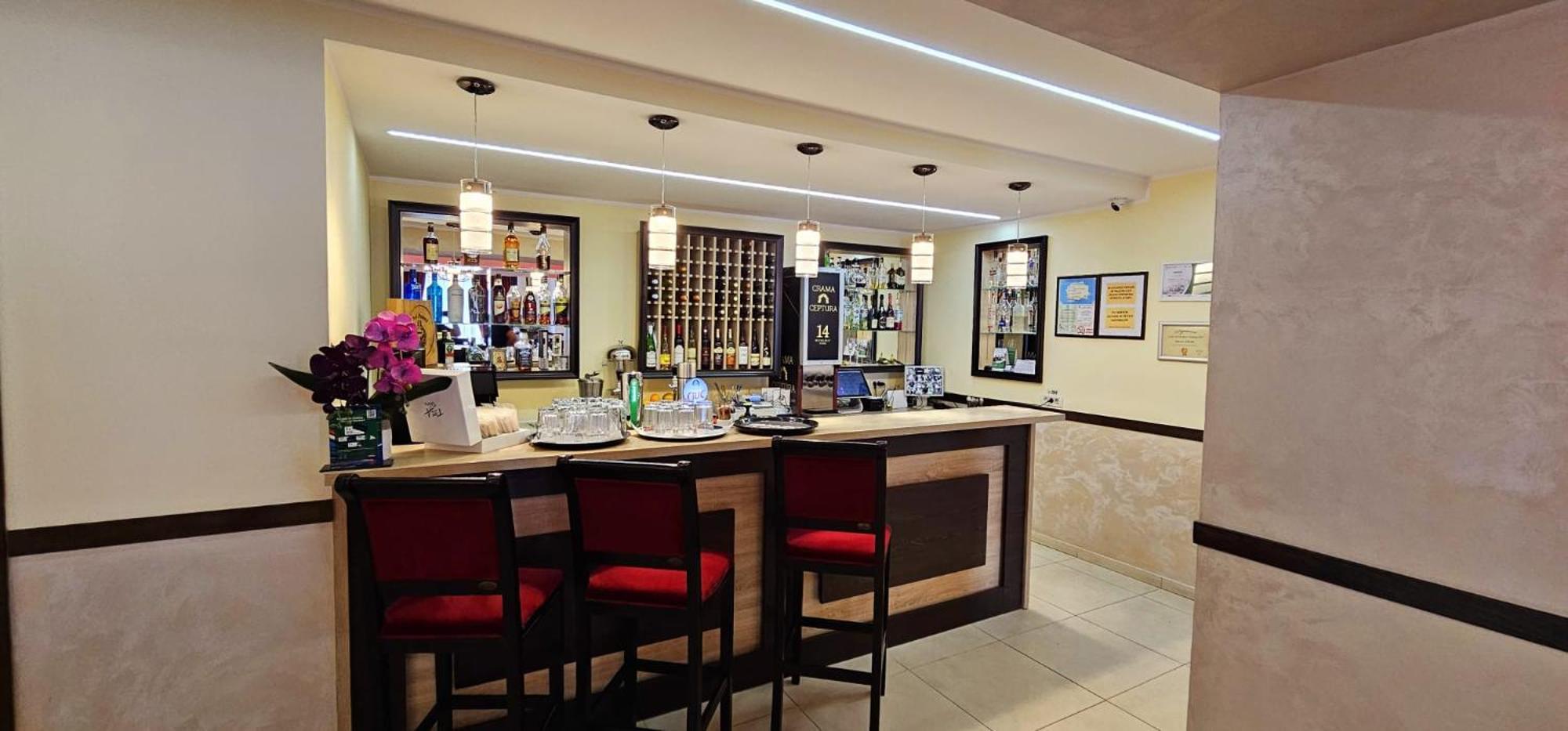 Pensiune Restaurant Pizzerie 2 Pauni Borşa Esterno foto