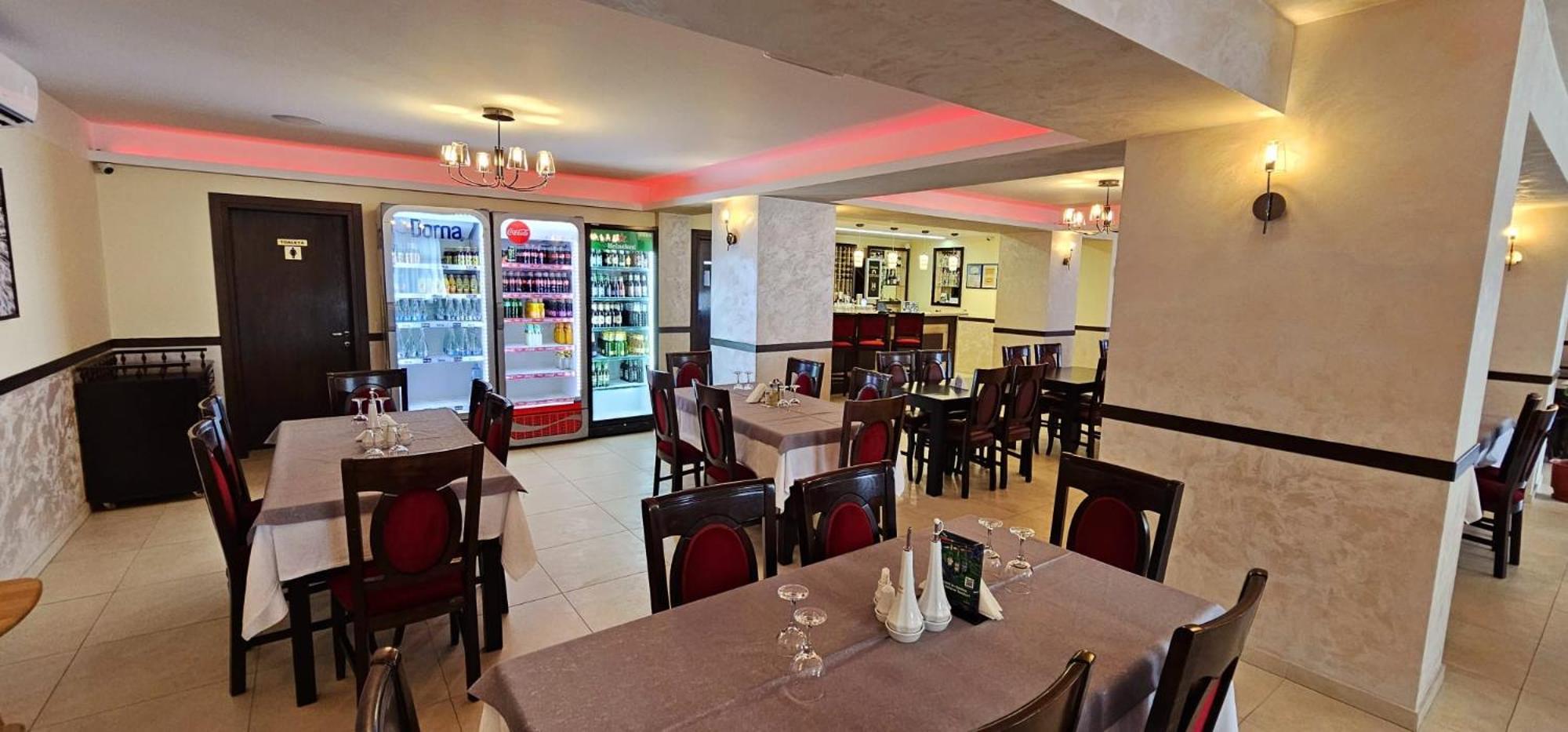 Pensiune Restaurant Pizzerie 2 Pauni Borşa Esterno foto